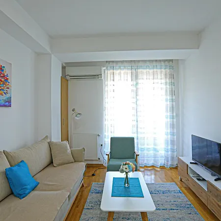 Riverside Charm Apartment *